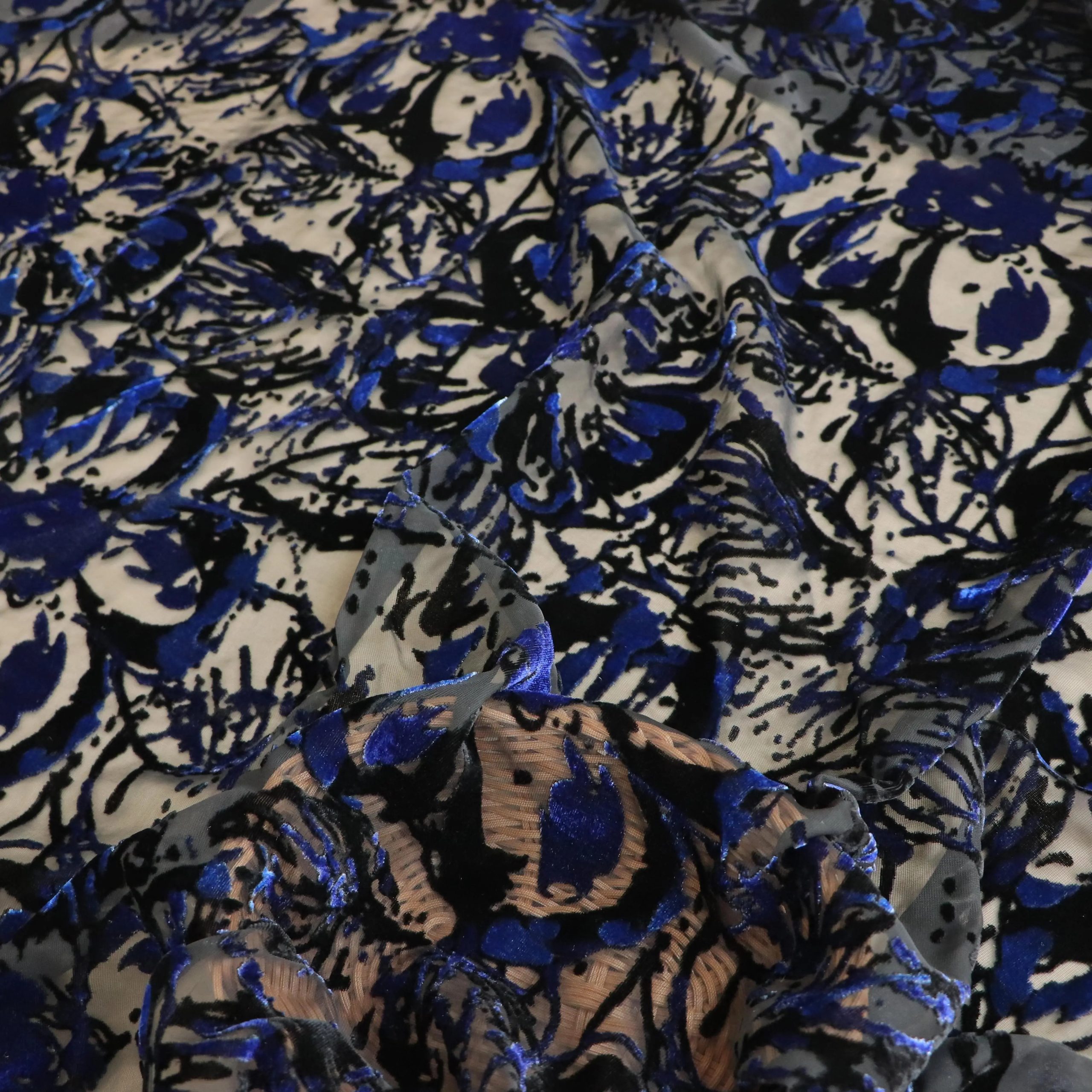 03_4000x4000_Hc3a74b31b46f4003a857b76d0eae3169k